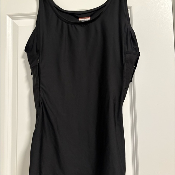 Like New, UnderTech Undercover Ladies Black Tank, Size Large - Picture 2 of 6
